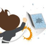 パソコンをぶん殴る女性